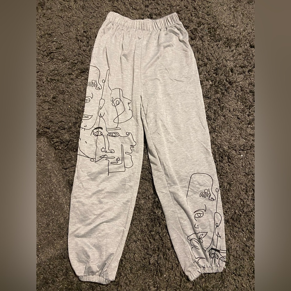 gray sweatpants